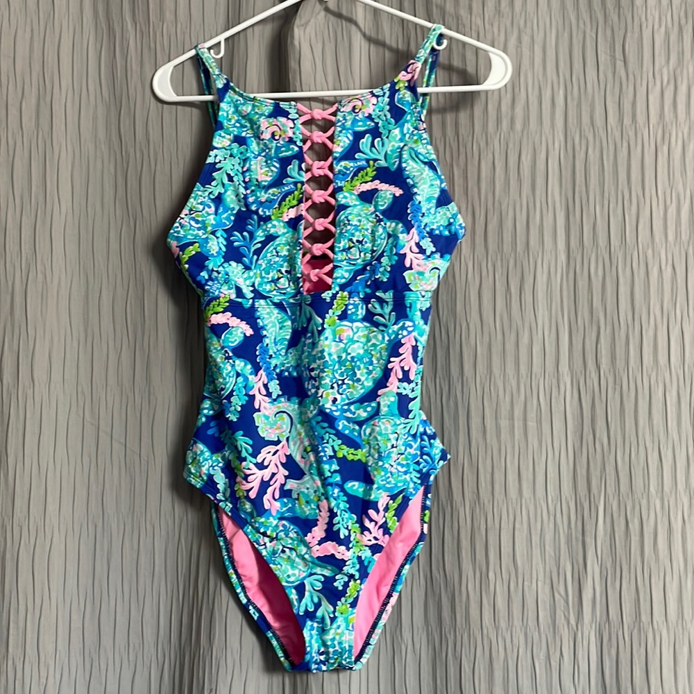 Lilly one piece size 6 EUC